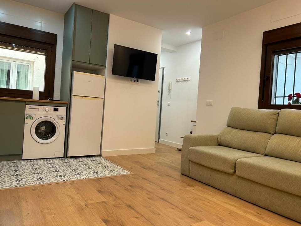 Kitchen or kitchenette, Living room, Seating area, washing machine