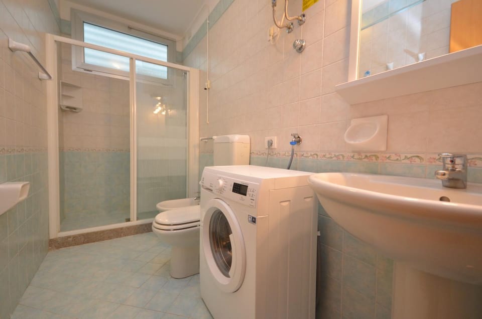 Shower, Toilet, Bathroom, towels, washing machine, dryer
