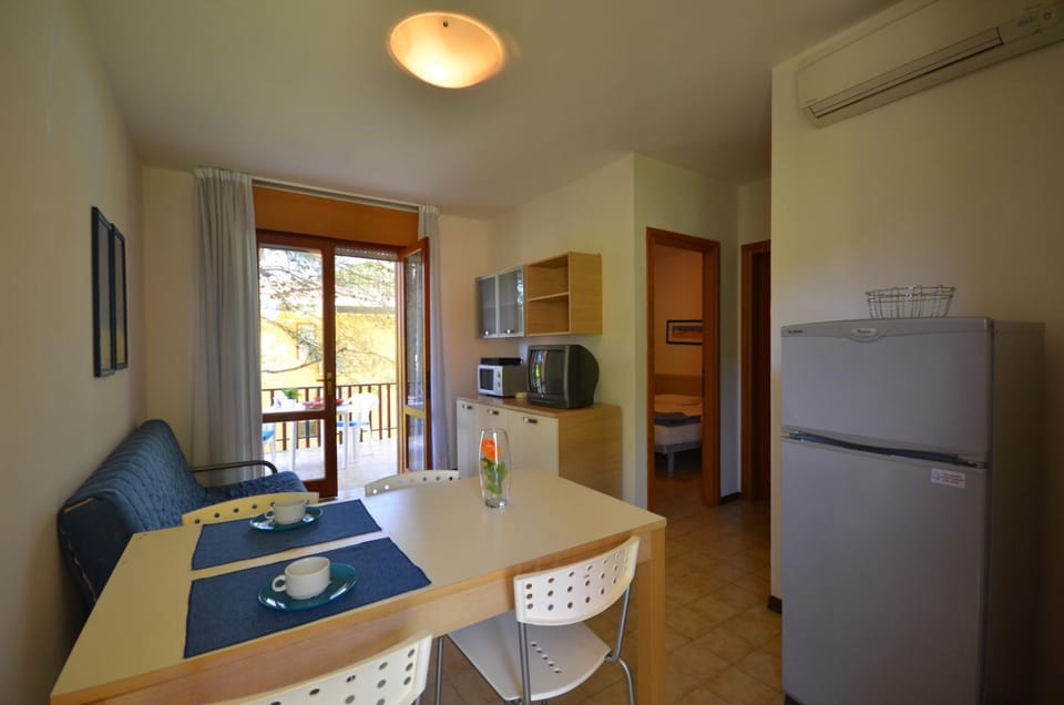 TV and multimedia, Kitchen or kitchenette, Dining area, oven, pet friendly, stove