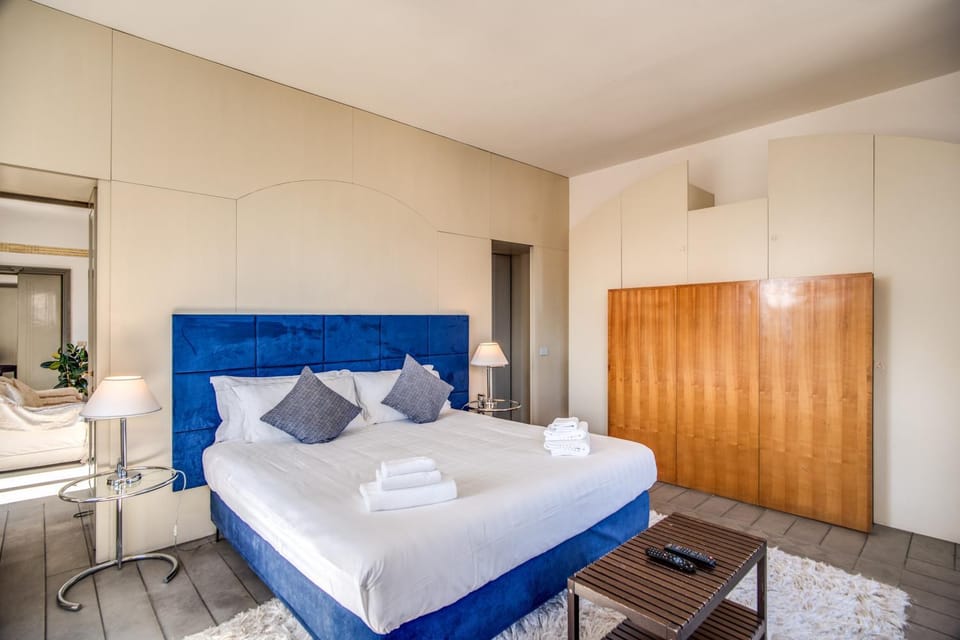View (from property/room), Bedroom, City view, Landmark view