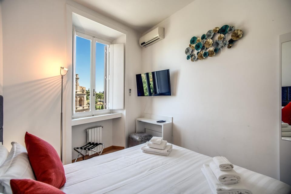 View (from property/room), Bedroom, City view, Landmark view