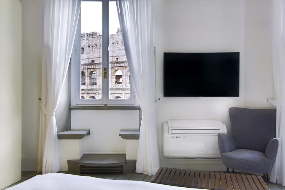 Nearby landmark, View (from property/room), Bedroom, City view, Landmark view