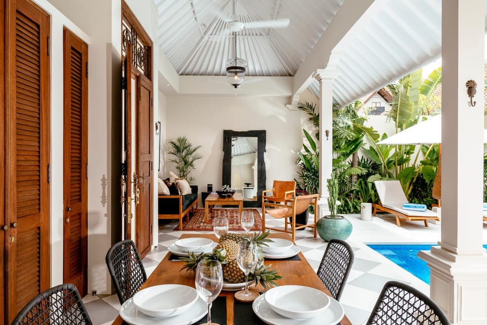 Property building, Living room, Photo of the whole room, Decorative detail, Dining area