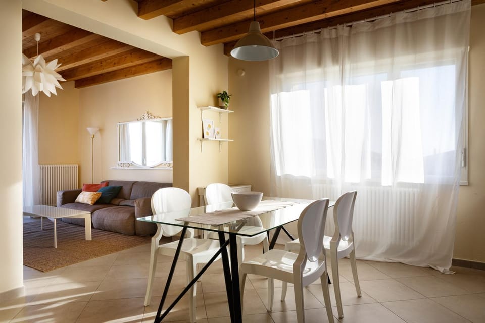 Living room, Photo of the whole room, Seating area, Dining area