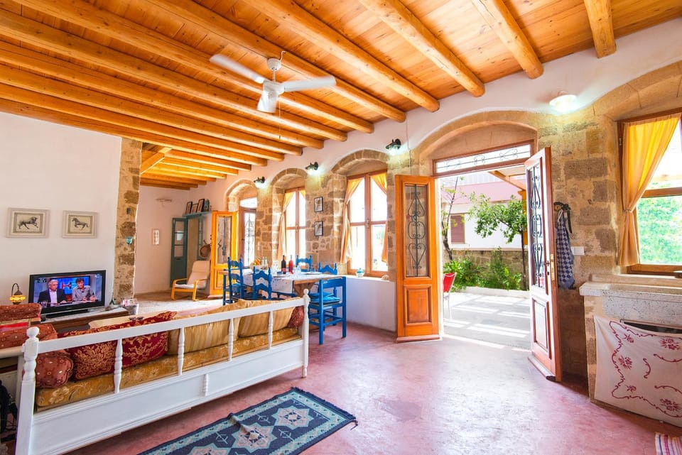 Seating area, Dining area