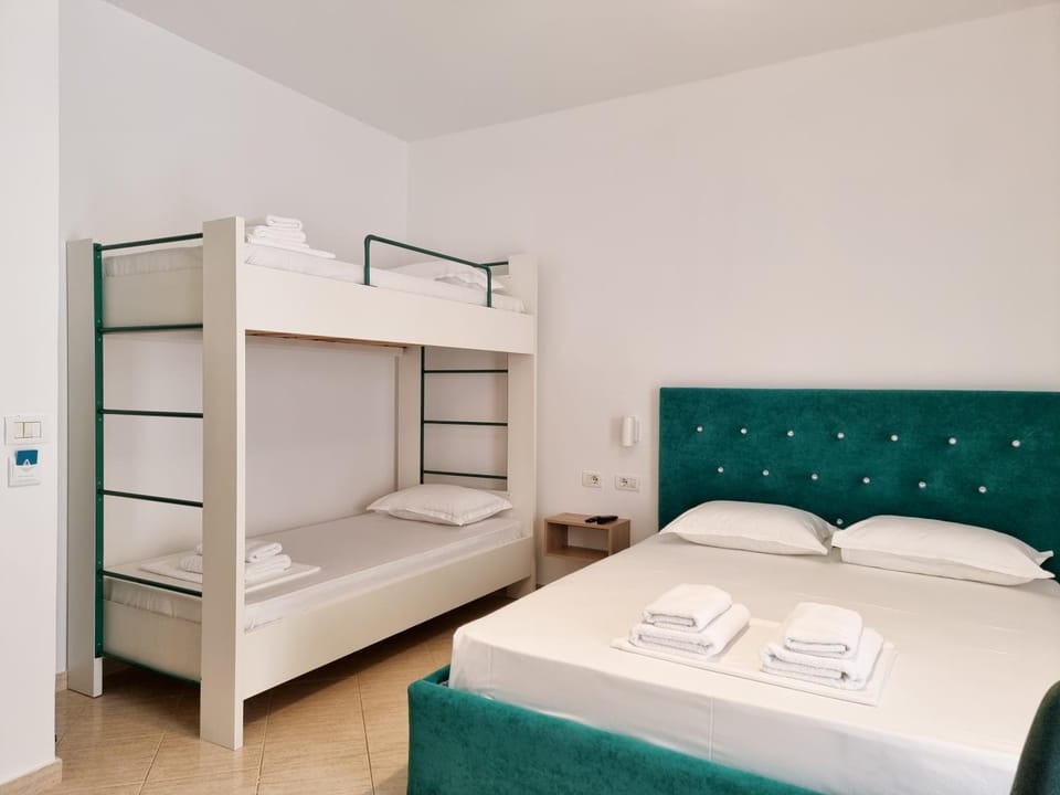 Bed, Bedroom, bunk bed