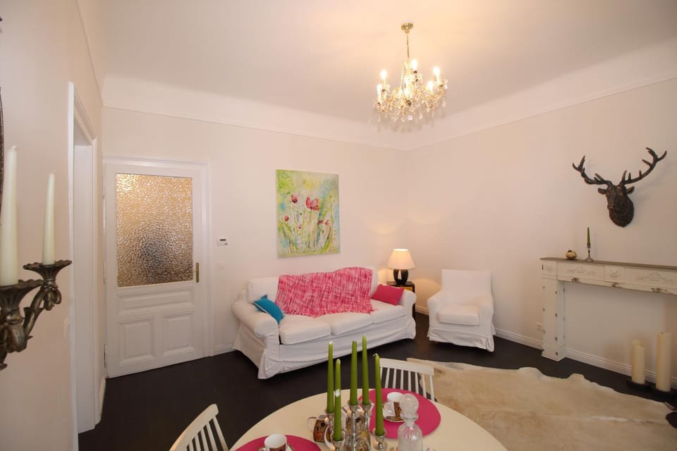 Living room, Photo of the whole room