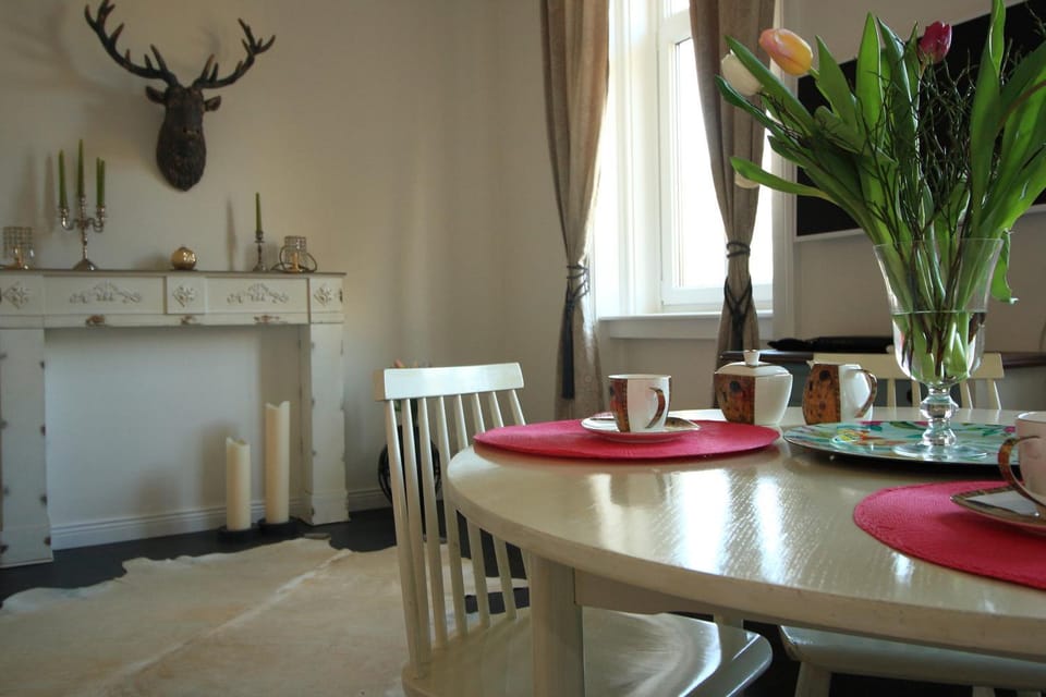 Living room, Photo of the whole room