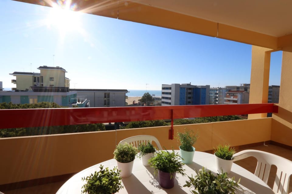 Property building, View (from property/room), Balcony/Terrace, City view, Sea view