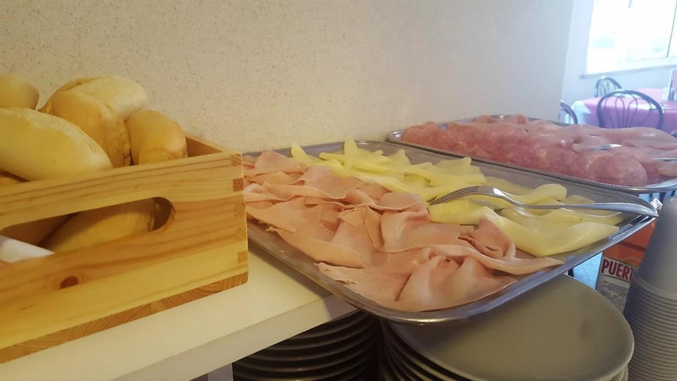 Continental breakfast, Buffet breakfast, Italian breakfast