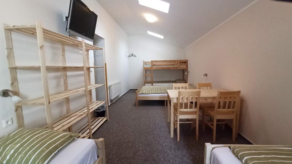 TV and multimedia, Dining area, bunk bed