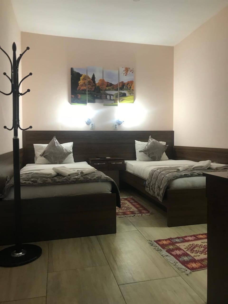 Photo of the whole room, Decorative detail