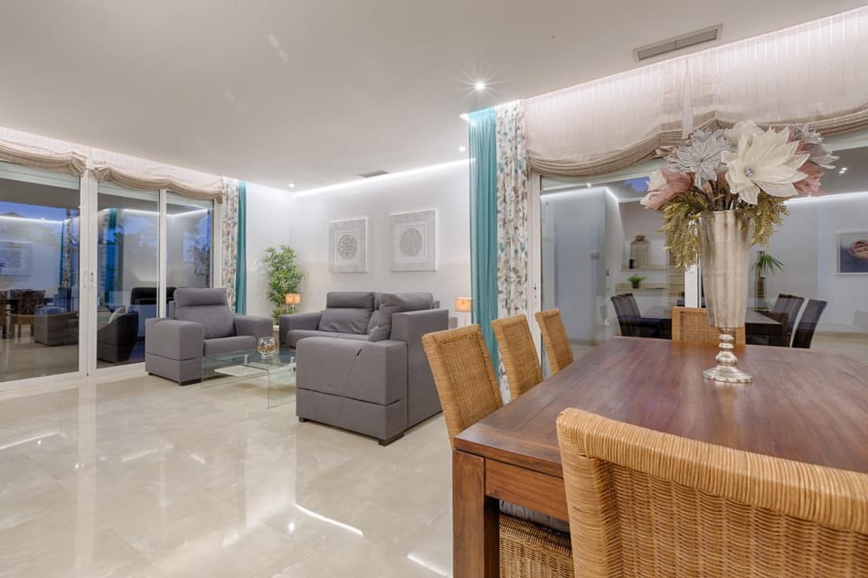 TV and multimedia, Living room, Dining area