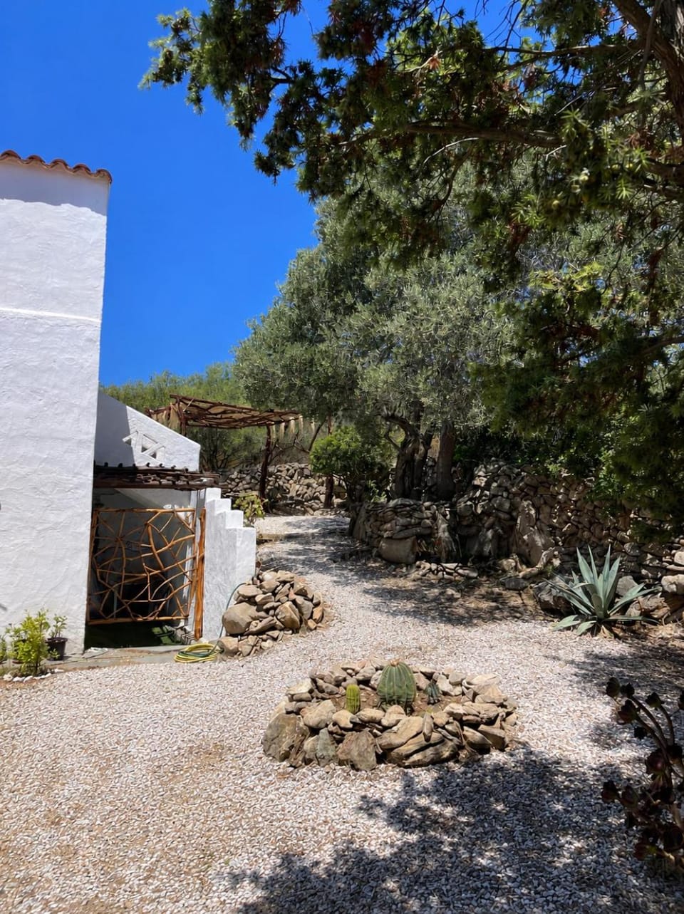 Facade/entrance, Garden