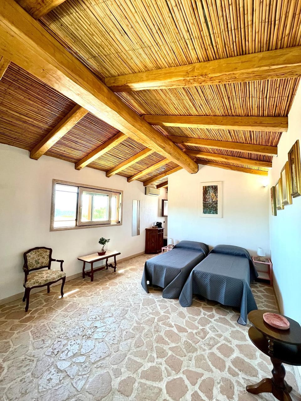 Bed, Bedroom, furniture, minibar