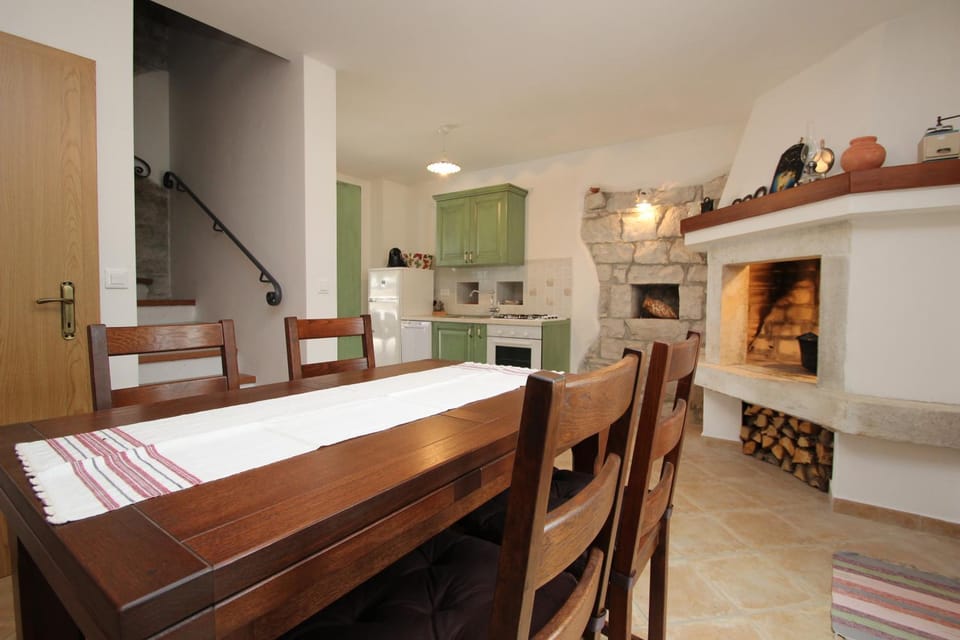 TV and multimedia, Kitchen or kitchenette, Living room, Dining area