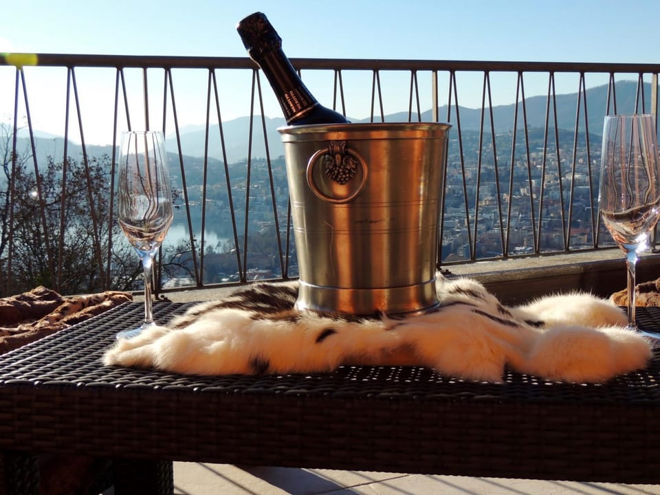 Balcony/Terrace, Drinks