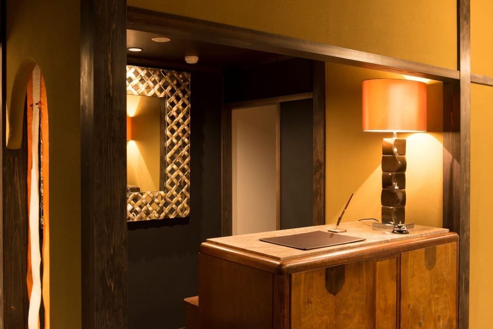 Lobby or reception, Internal: Not applicable to any particular room