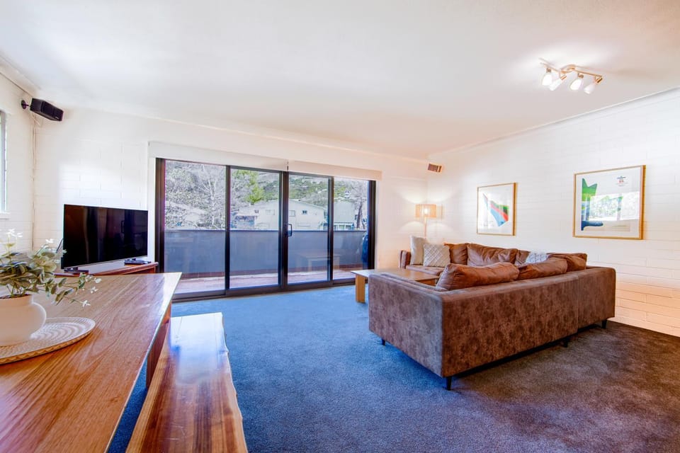 Snow Ski Apartments Extra Spacious 40 Apartment in Falls Creek