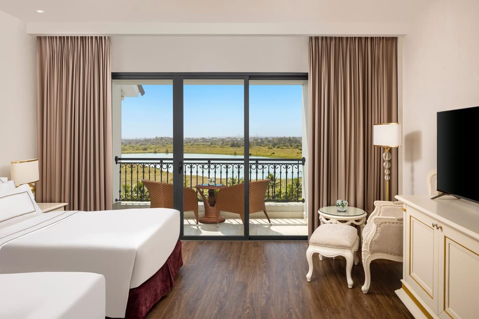 Bed, TV and multimedia, View (from property/room), Photo of the whole room, Bedroom