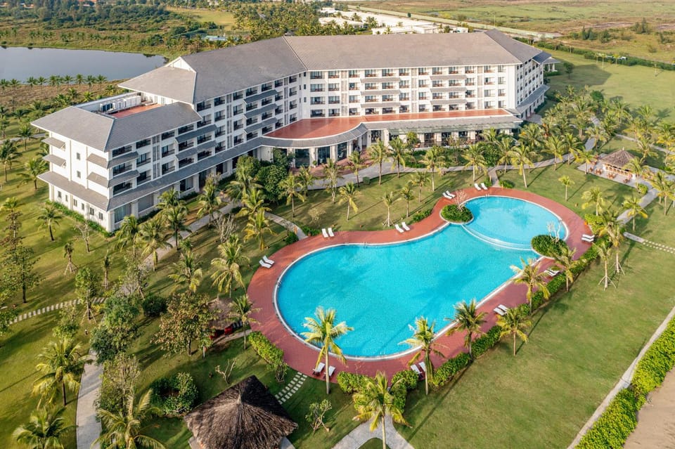 Property building, Bird's eye view, Swimming pool