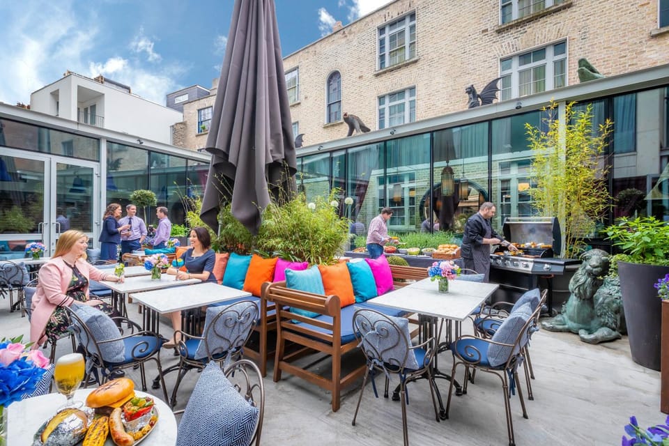 Patio, Restaurant/places to eat, BBQ facilities, Garden