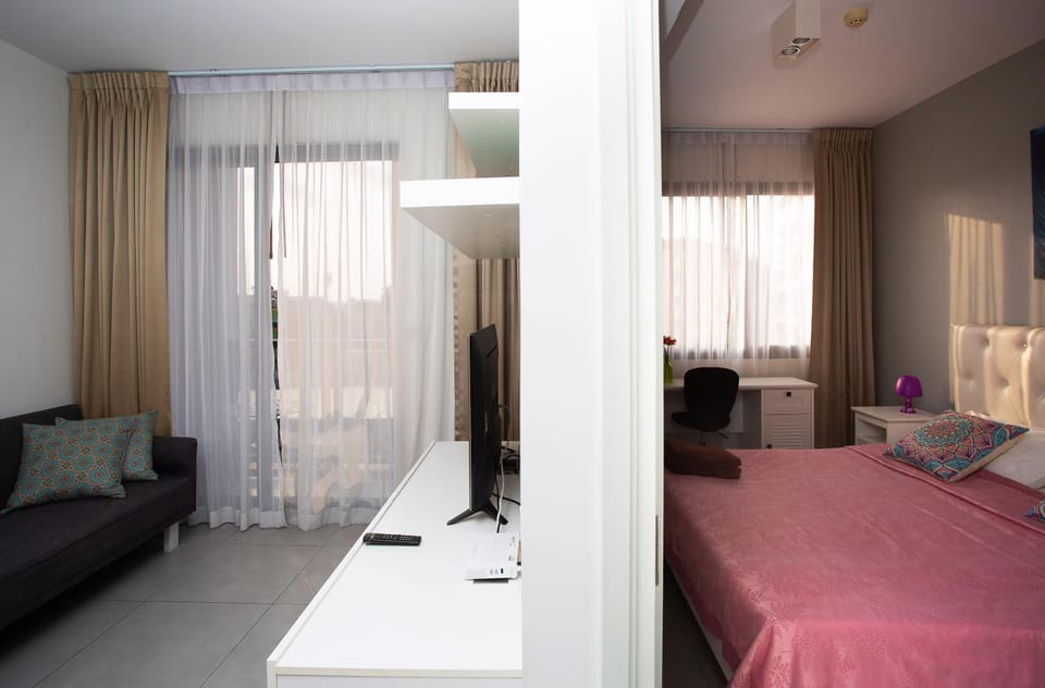 Living room, Photo of the whole room, Bedroom