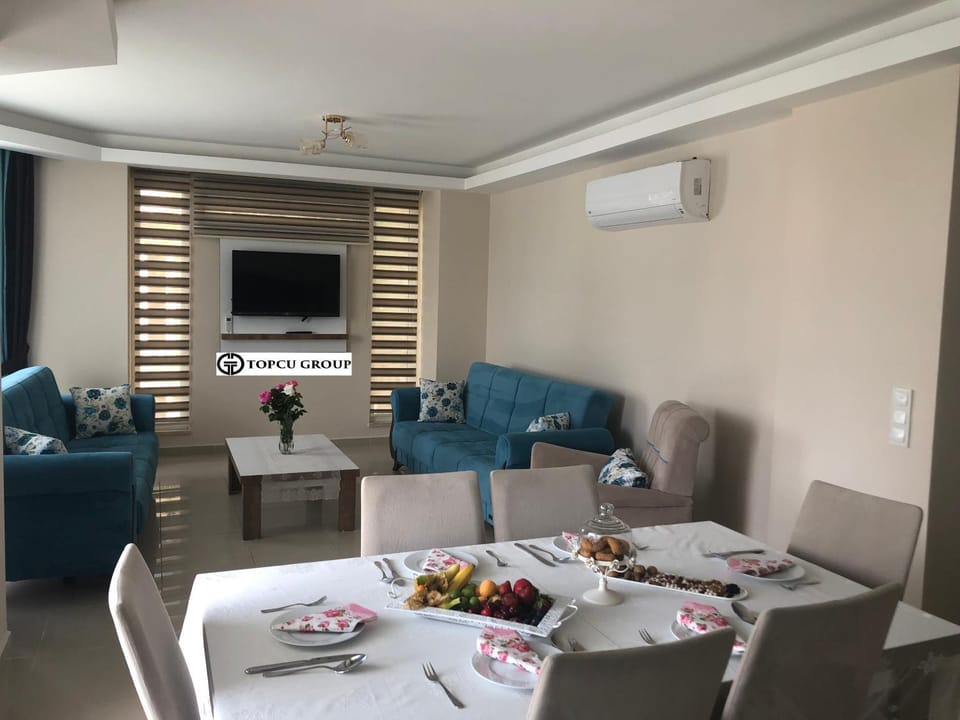 TV and multimedia, Seating area, Dining area