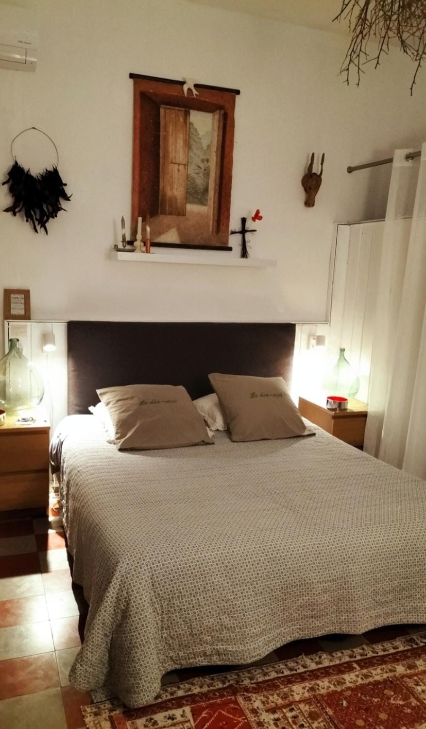 Bed, Photo of the whole room, Bedroom