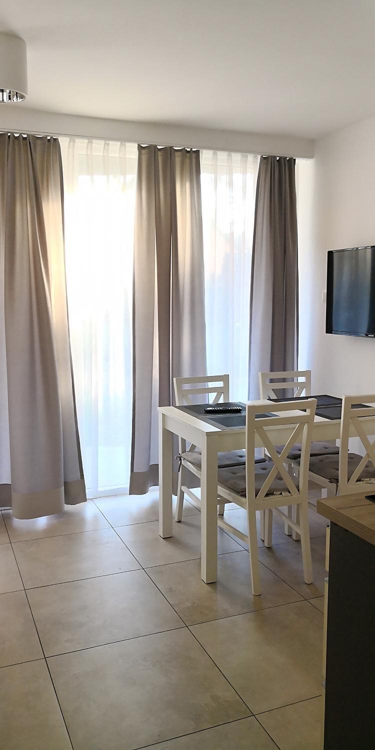 TV and multimedia, Kitchen or kitchenette, Living room, Dining area