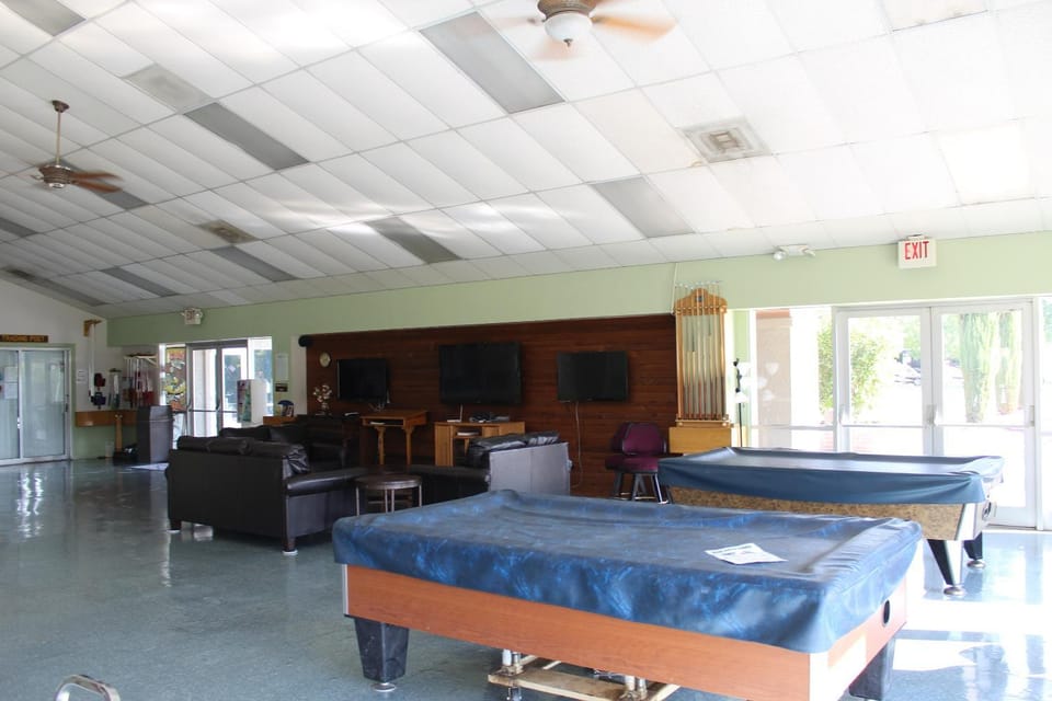 Communal lounge/ TV room