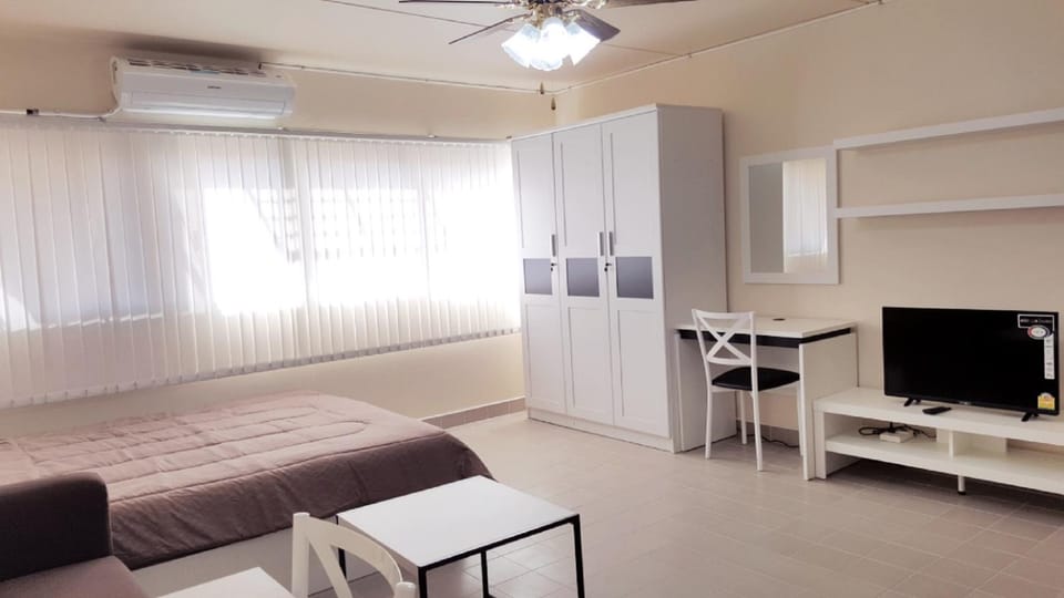 Communal lounge/ TV room, TV and multimedia, Living room, Photo of the whole room, Seating area
