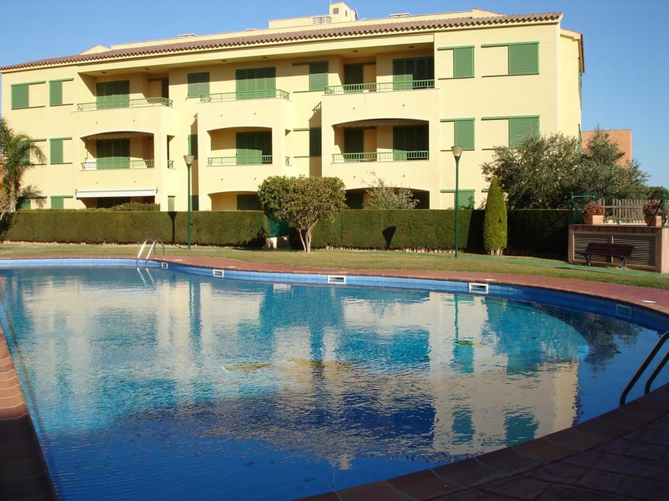 Property building, Garden, Swimming pool