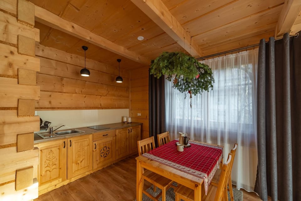 Kitchen or kitchenette, Communal kitchen