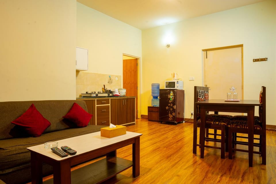 Kitchen or kitchenette, Living room, Dining area