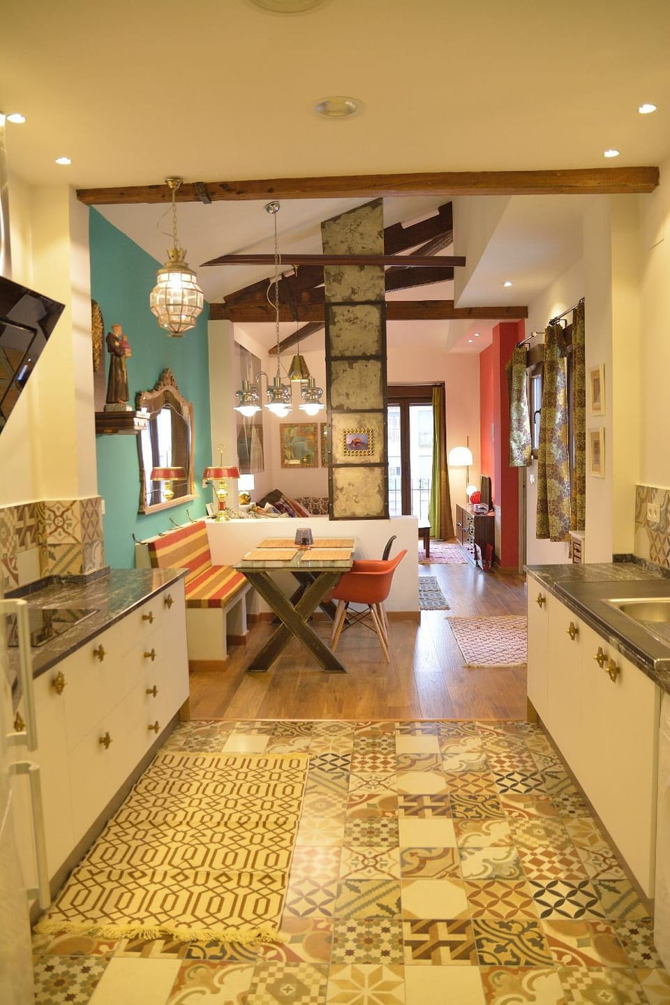 Kitchen or kitchenette, Dining area