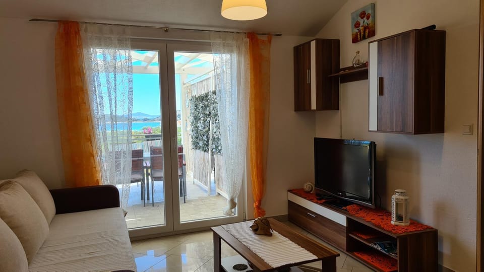 TV and multimedia, Living room, Seating area, Sea view