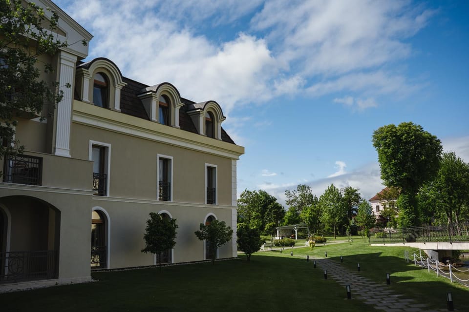 Property building, Spring, Day, Garden, Garden view