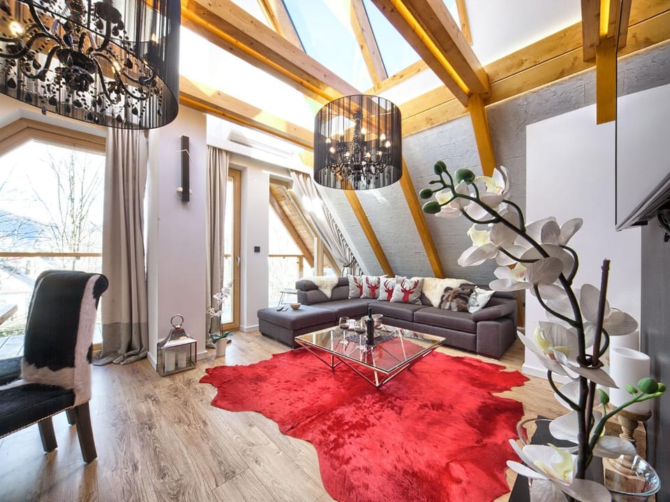 TV and multimedia, Living room, Photo of the whole room, Seating area, Landmark view, Mountain view