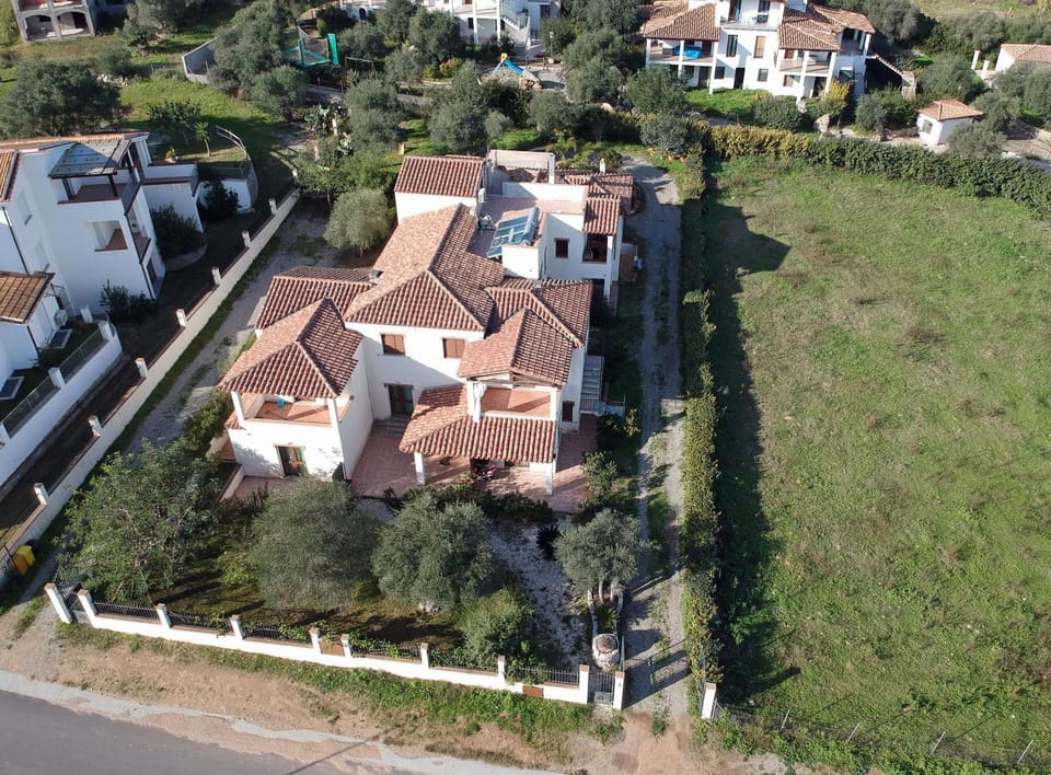 Property building, Facade/entrance, Bird's eye view, Garden view