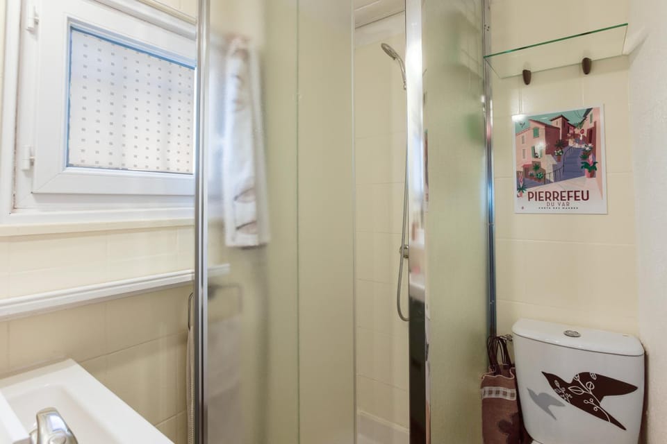 Bathroom, Living room