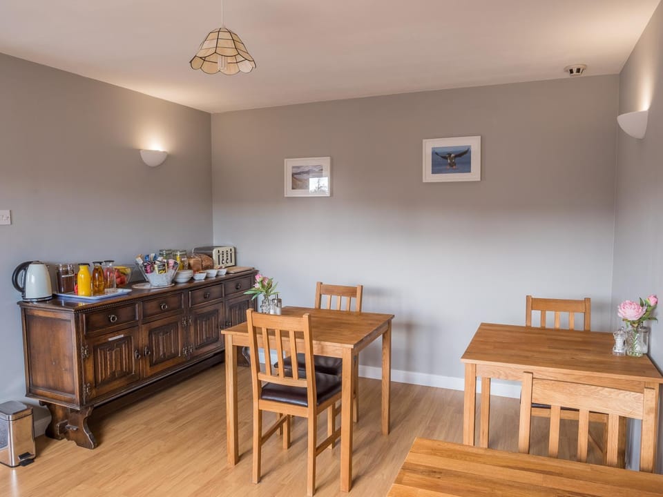 Food and drinks, Dining area