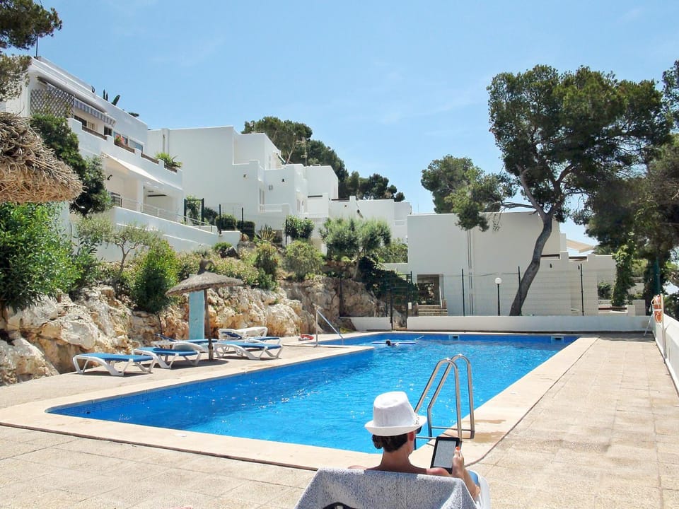 Property building, On site, Swimming pool, Swimming pool