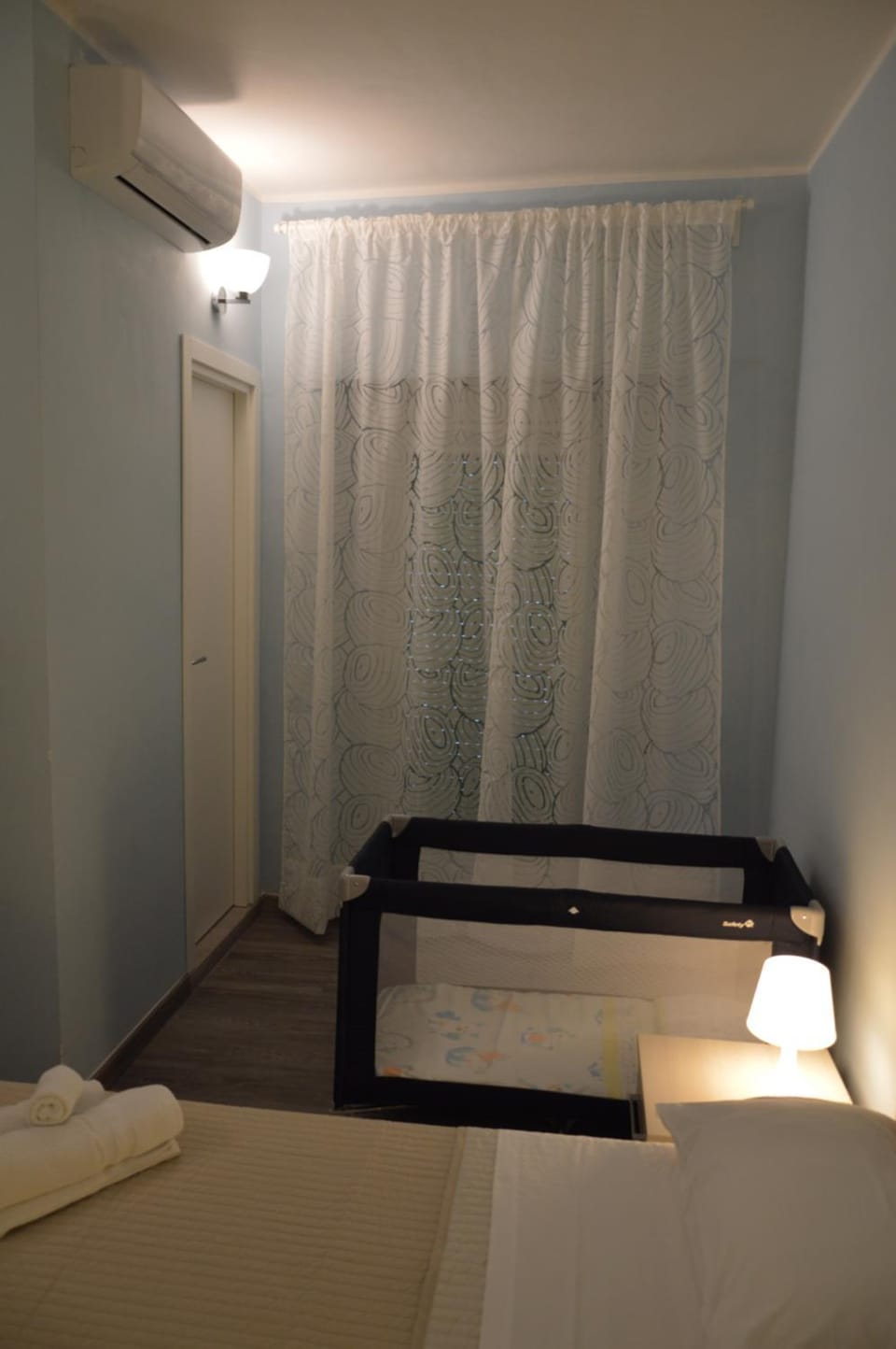 Bathroom, TV and multimedia, Bedroom, young children, older children, cot