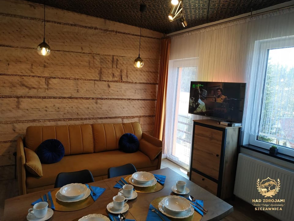TV and multimedia, Seating area, Dining area