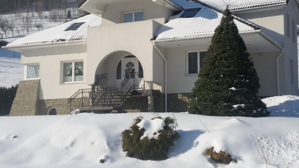 Facade/entrance, Garden view