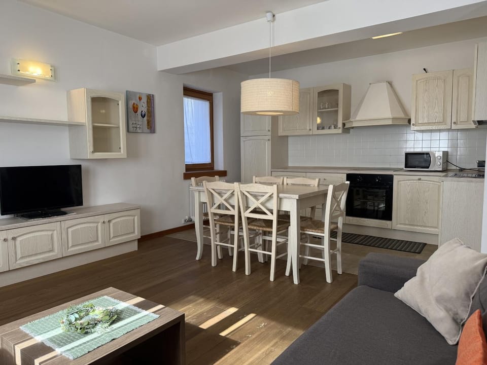 Communal lounge/ TV room, TV and multimedia, Kitchen or kitchenette, Living room