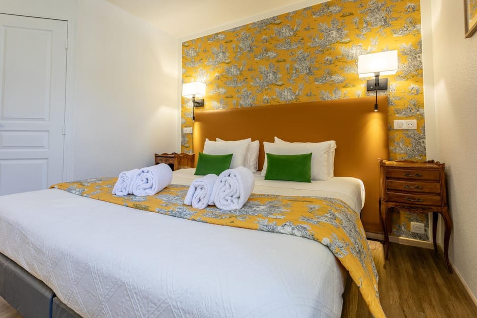 Bed, Photo of the whole room, Bedroom, towels, wardrobe