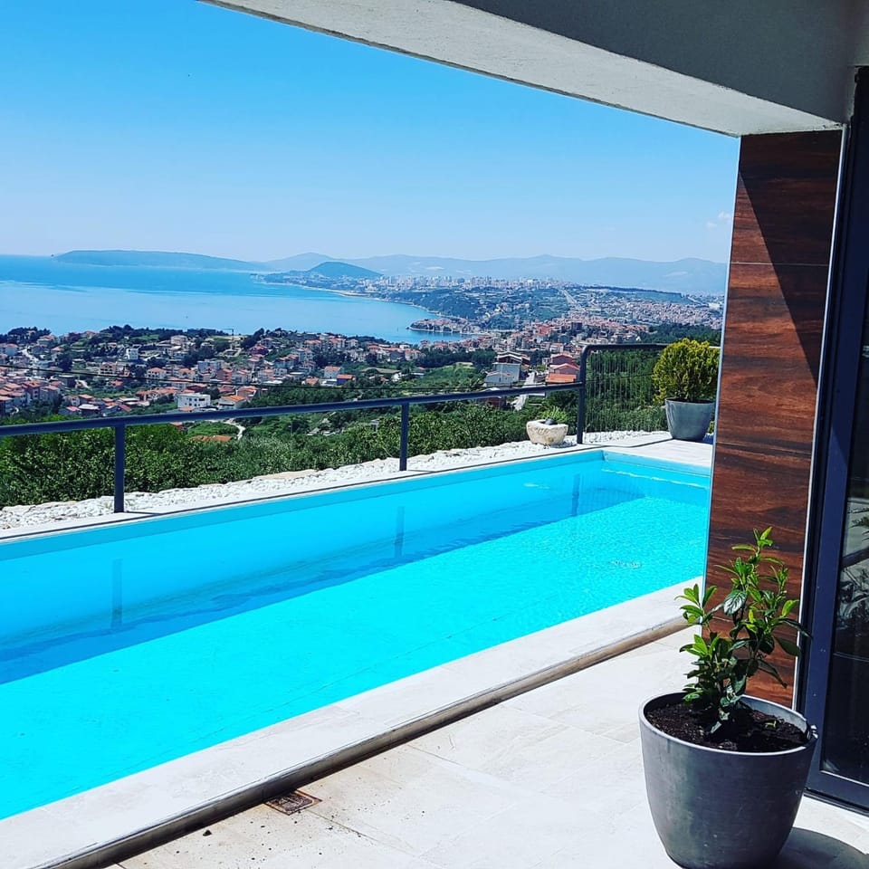 City view, Pool view, Sea view
