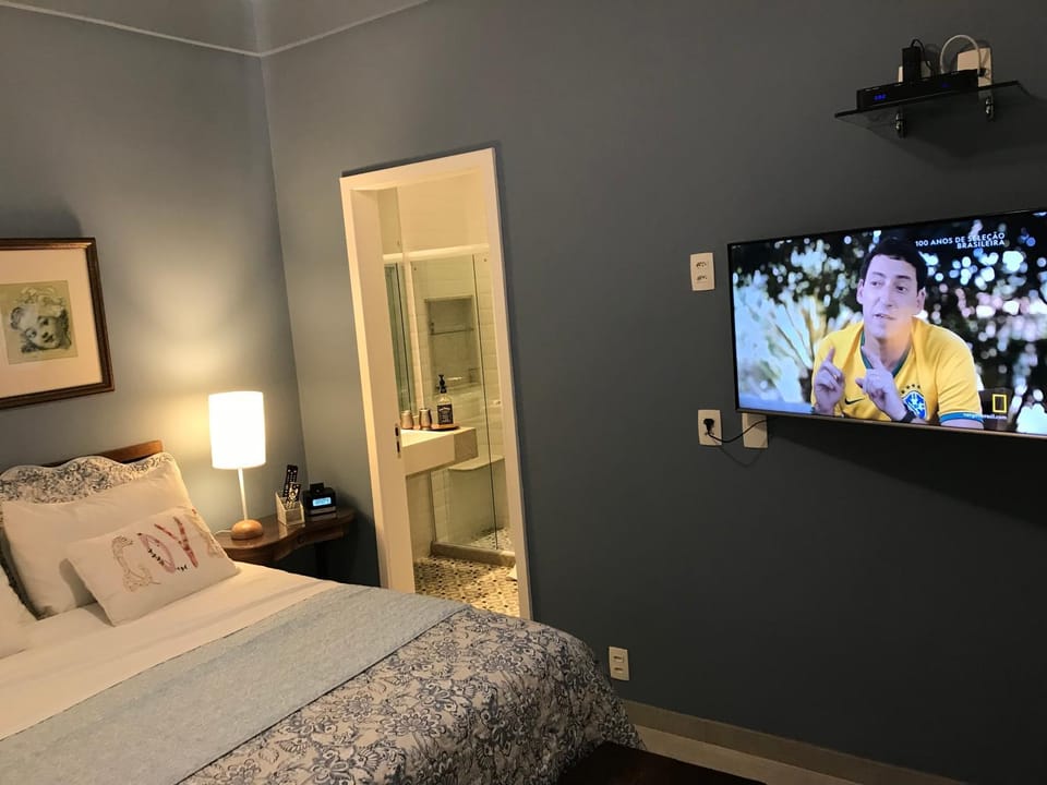 Bed, TV and multimedia, Bedroom